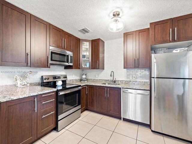 700 SW 12th St, Fort Lauderdale, FL 33315