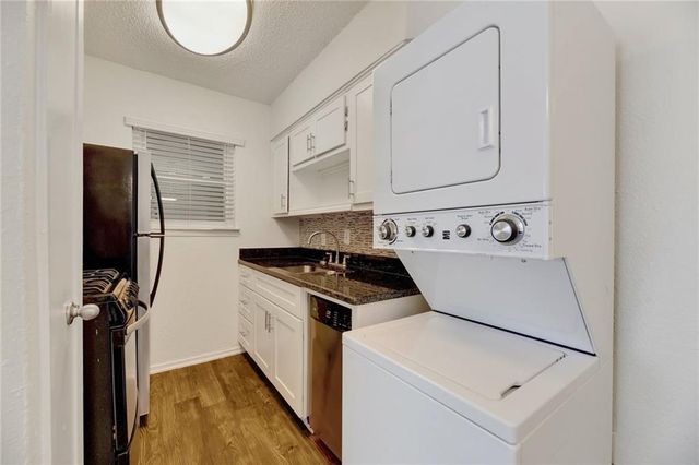 2401 Manor RD 221, Austin, TX 78722