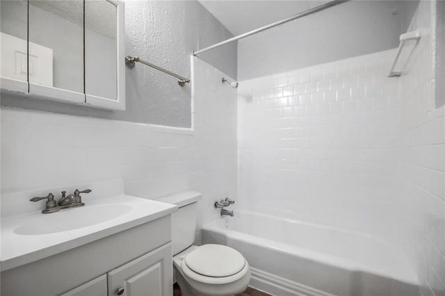 2401 Manor RD 221, Austin, TX 78722