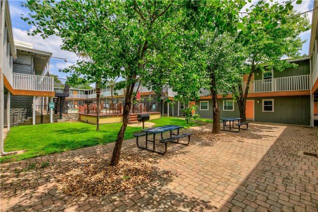 2401 Manor RD 221, Austin, TX 78722