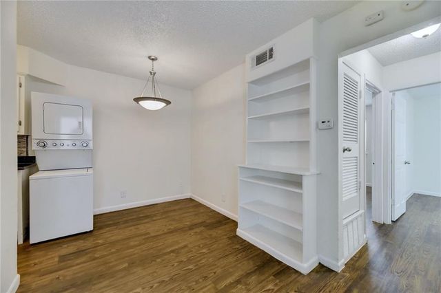 2401 Manor RD 221, Austin, TX 78722