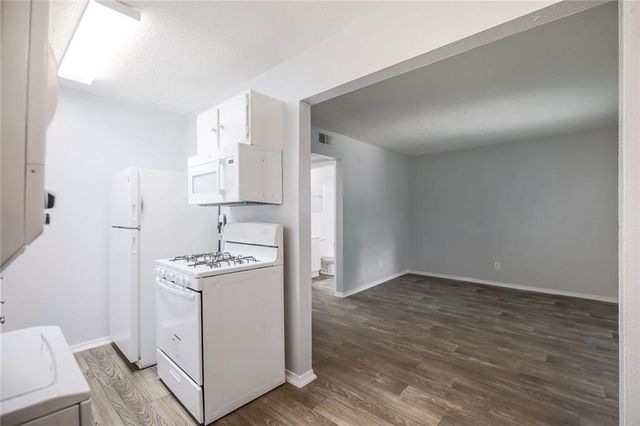 2401 Manor RD 221, Austin, TX 78722