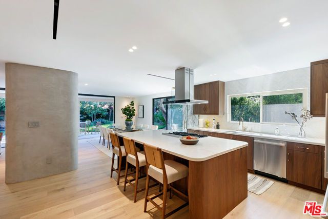 23458 Canzonet Street, Woodland Hills (los Angeles), CA 91367