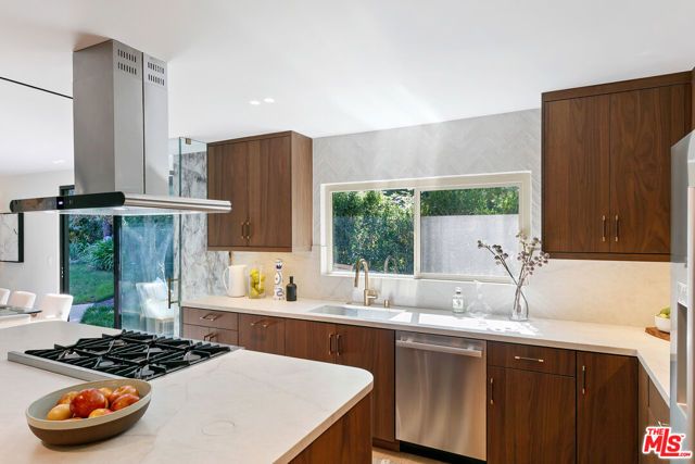 23458 Canzonet Street, Woodland Hills (los Angeles), CA 91367