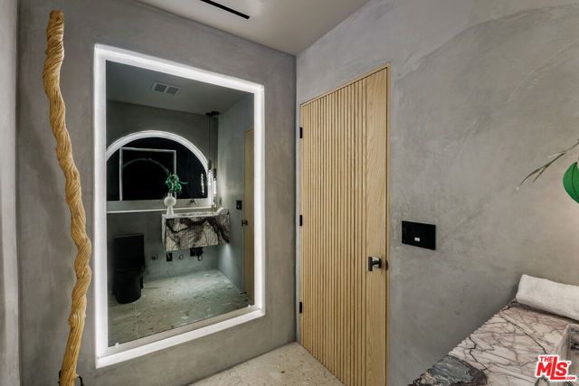 23458 Canzonet Street, Woodland Hills (los Angeles), CA 91367