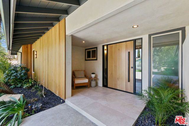 23458 Canzonet Street, Woodland Hills (los Angeles), CA 91367