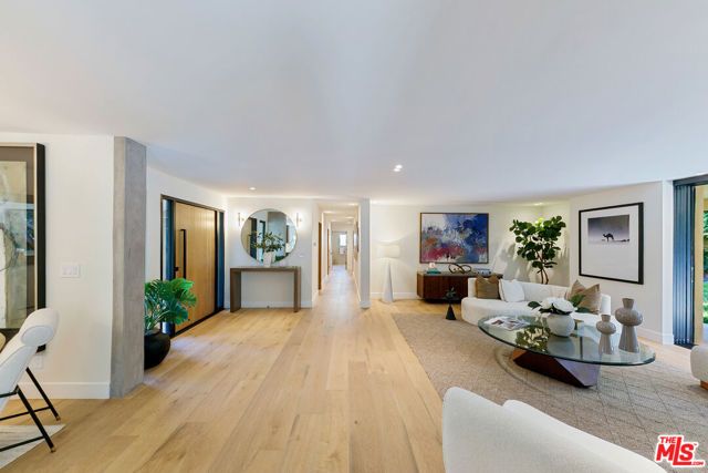 23458 Canzonet Street, Woodland Hills (los Angeles), CA 91367