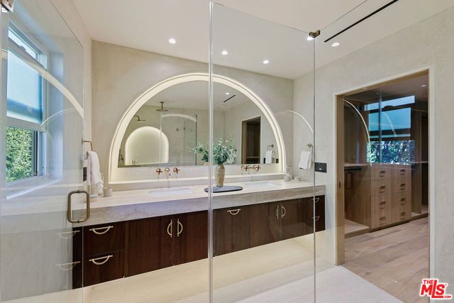 23458 Canzonet Street, Woodland Hills (los Angeles), CA 91367