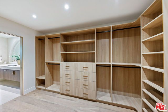 23458 Canzonet Street, Woodland Hills (los Angeles), CA 91367