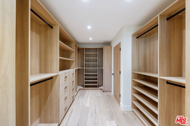 23458 Canzonet Street, Woodland Hills (los Angeles), CA 91367