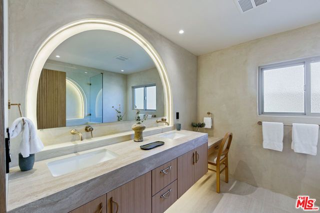 23458 Canzonet Street, Woodland Hills (los Angeles), CA 91367