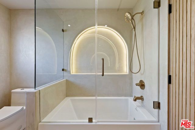 23458 Canzonet Street, Woodland Hills (los Angeles), CA 91367