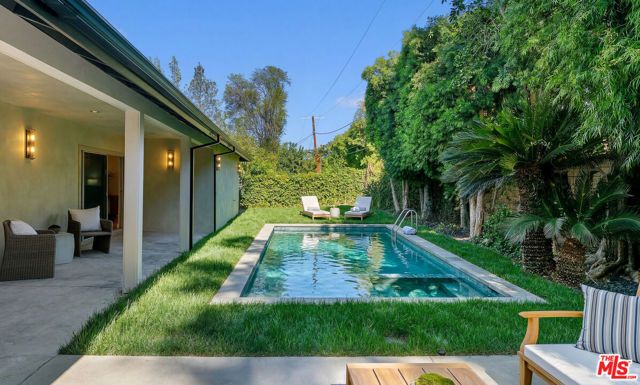 23458 Canzonet Street, Woodland Hills (los Angeles), CA 91367