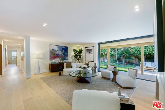 23458 Canzonet Street, Woodland Hills (los Angeles), CA 91367