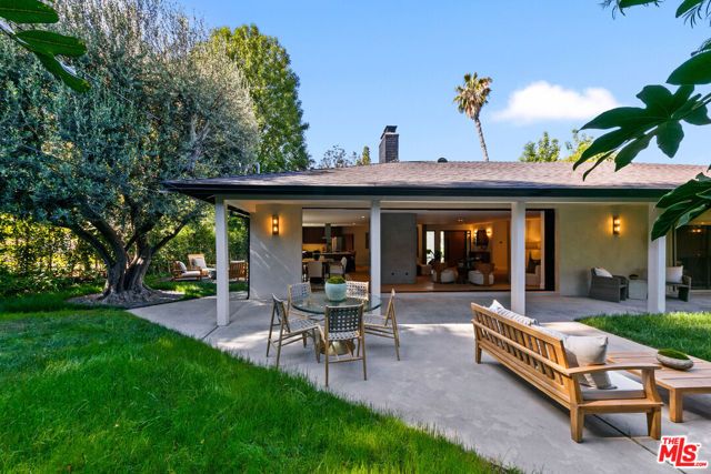 23458 Canzonet Street, Woodland Hills (los Angeles), CA 91367