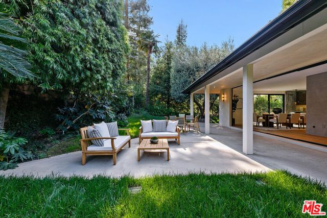 23458 Canzonet Street, Woodland Hills (los Angeles), CA 91367