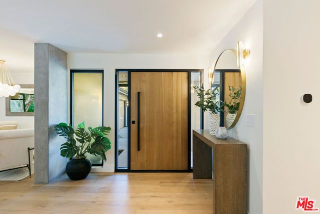 23458 Canzonet Street, Woodland Hills (los Angeles), CA 91367