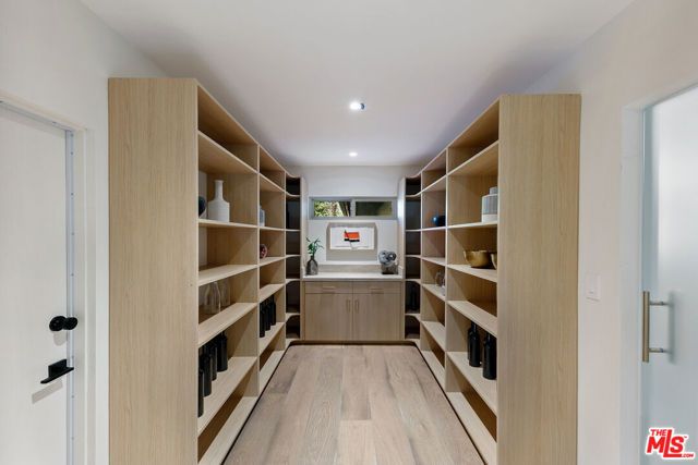 23458 Canzonet Street, Woodland Hills (los Angeles), CA 91367