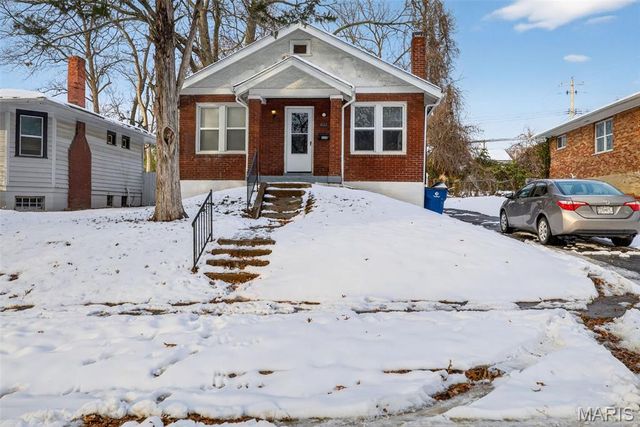 8305 Garfield Avenue, St Louis, MO 63114