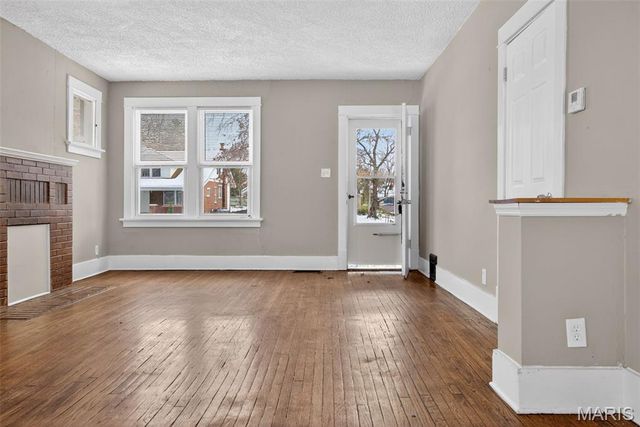 8305 Garfield Avenue, St Louis, MO 63114