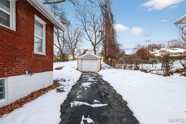 8305 Garfield Avenue, St Louis, MO 63114