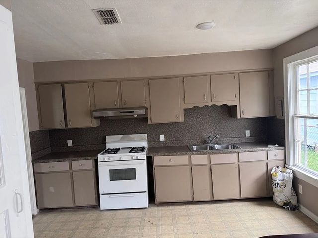 323 Kelly Street, Bossier City, LA 71111