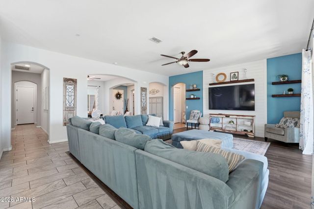 5022 S SETON Avenue, Gilbert, AZ 85298