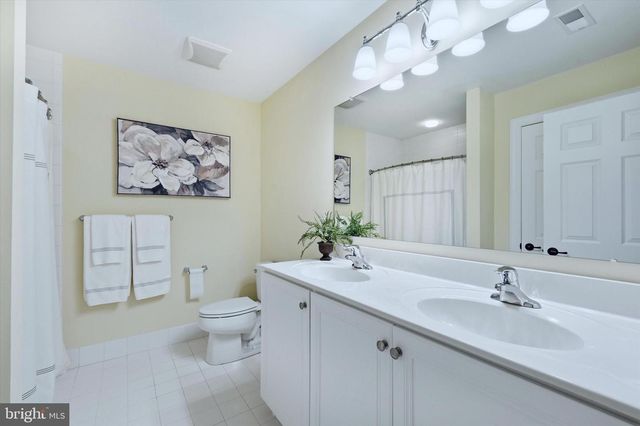 104 BRIGGS LN, Newark, DE 19711