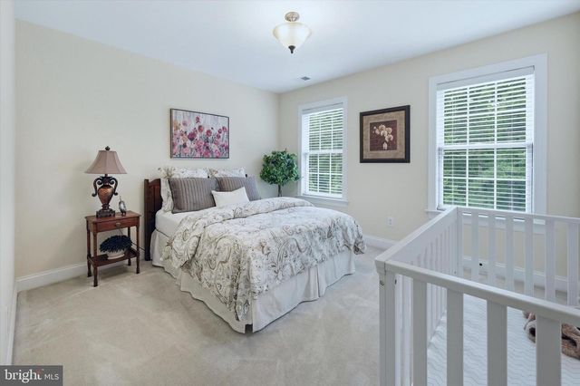 104 BRIGGS LN, Newark, DE 19711