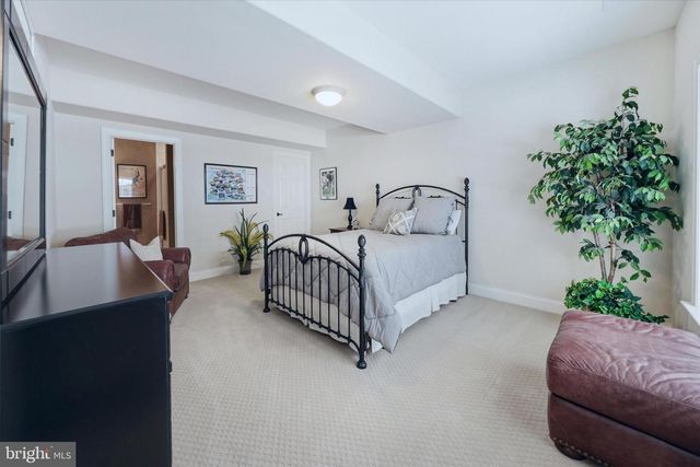 104 BRIGGS LN, Newark, DE 19711