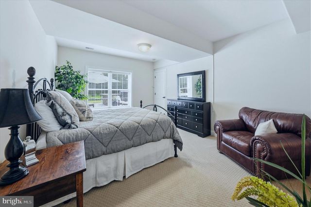 104 BRIGGS LN, Newark, DE 19711