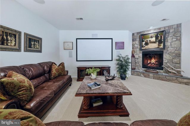 104 BRIGGS LN, Newark, DE 19711