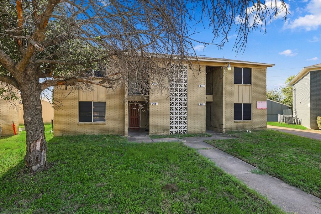 208 Alpine Court, Irving, TX 75060 — photo 2