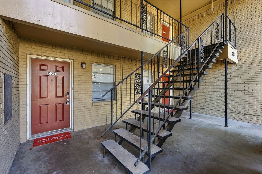 208 Alpine Court, Irving, TX 75060 — photo 4