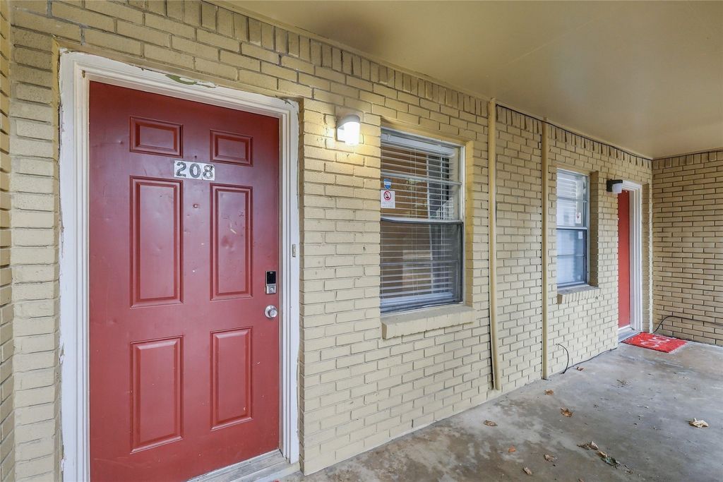 208 Alpine Court, Irving, TX 75060 — photo 5