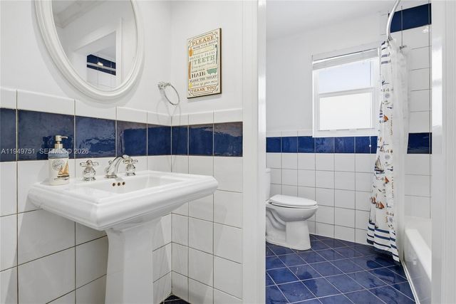 7935 NW 162nd St, Miami Lakes, FL 33016