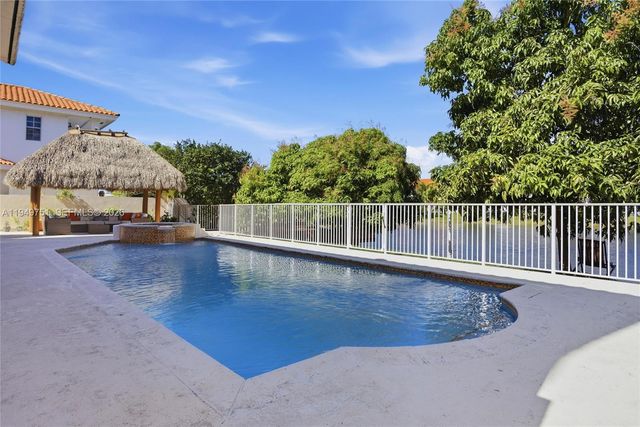 7935 NW 162nd St, Miami Lakes, FL 33016