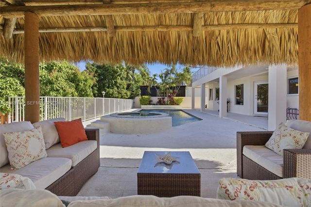 7935 NW 162nd St, Miami Lakes, FL 33016