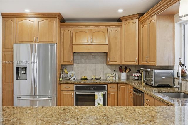 7935 NW 162nd St, Miami Lakes, FL 33016