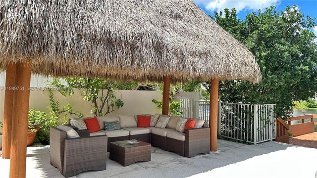 7935 NW 162nd St, Miami Lakes, FL 33016