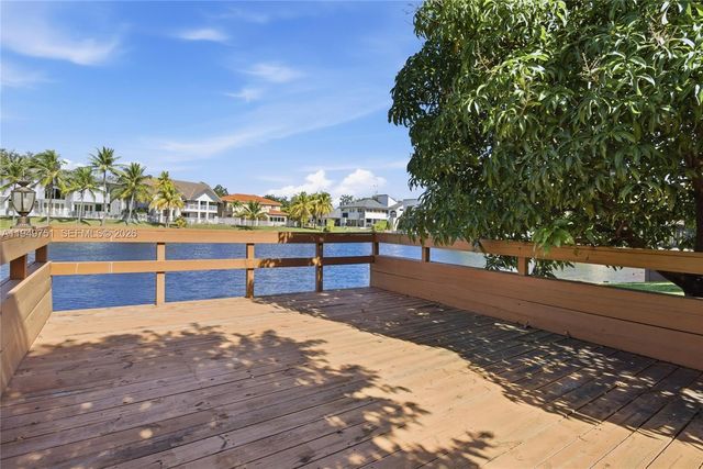 7935 NW 162nd St, Miami Lakes, FL 33016