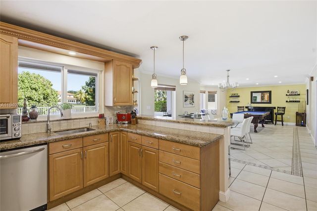 7935 NW 162nd St, Miami Lakes, FL 33016