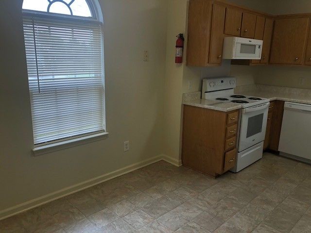 2120 Candlebrook Ct, Madison, TN 37115