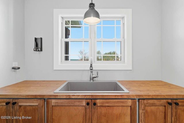 157 Tindale Dr, Taylorsville, KY 40071