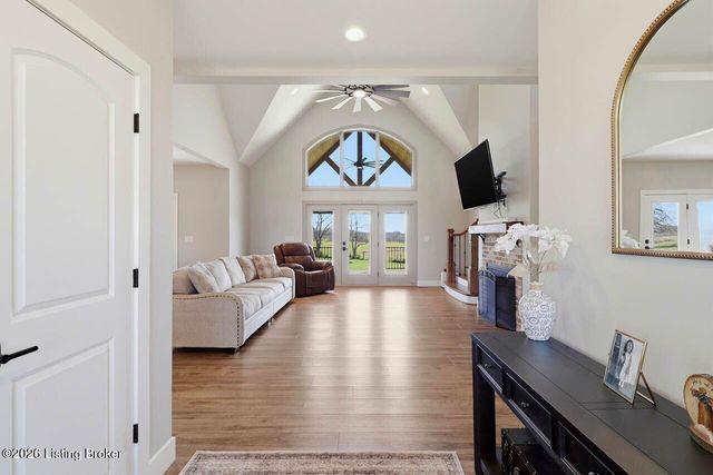 157 Tindale Dr, Taylorsville, KY 40071