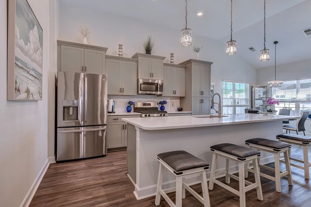405 Heathside St., Murrells Inlet, SC 29576
