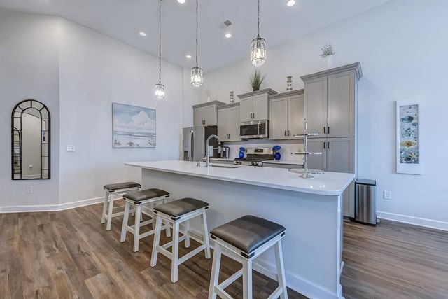 405 Heathside St., Murrells Inlet, SC 29576