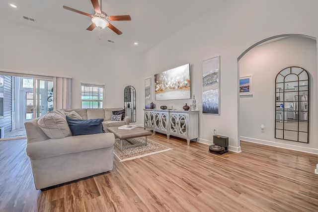405 Heathside St., Murrells Inlet, SC 29576