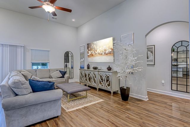 405 Heathside St., Murrells Inlet, SC 29576
