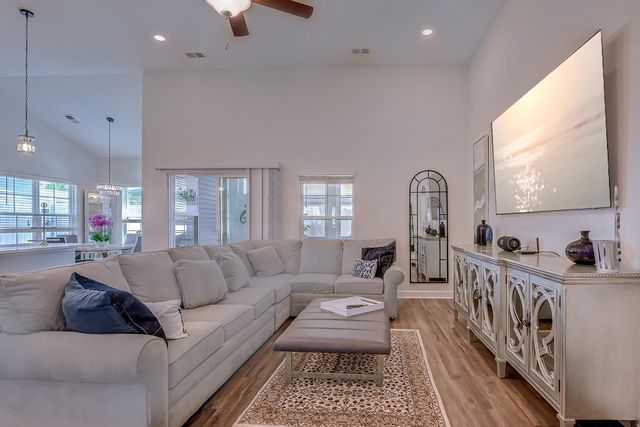 405 Heathside St., Murrells Inlet, SC 29576